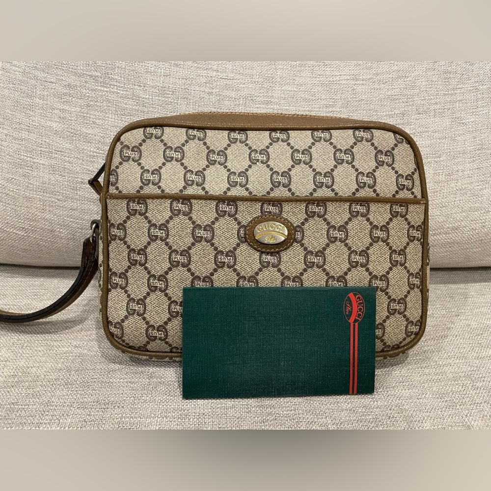 Gucci wristlet